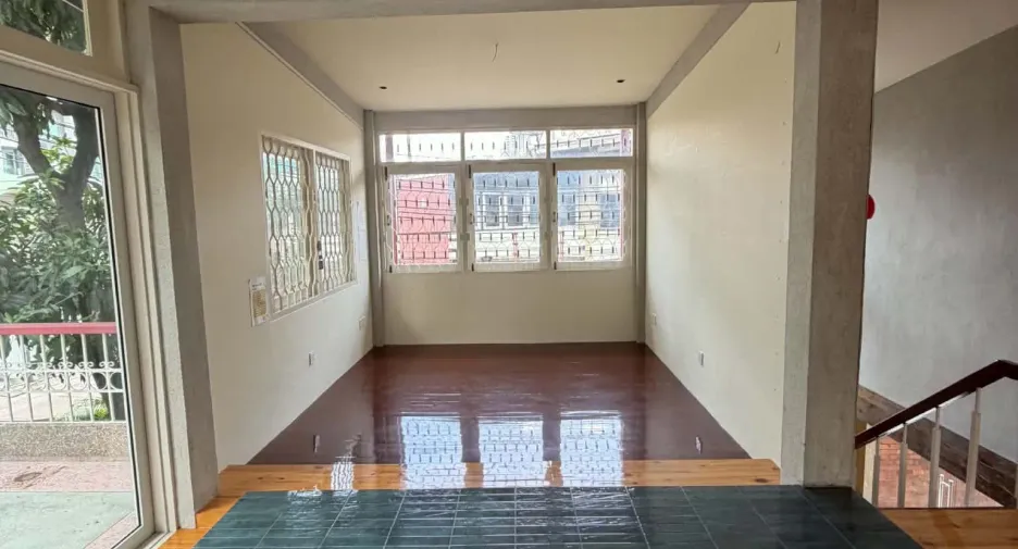 For sale and for rent 2 bedrooms retail Space in Watthana, Bangkok