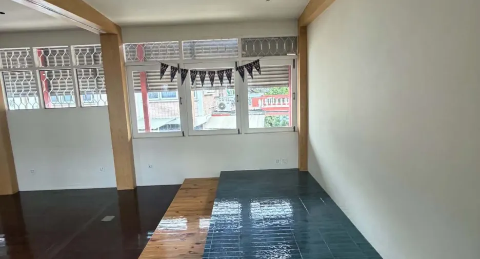 For sale and for rent 2 bedrooms retail Space in Watthana, Bangkok