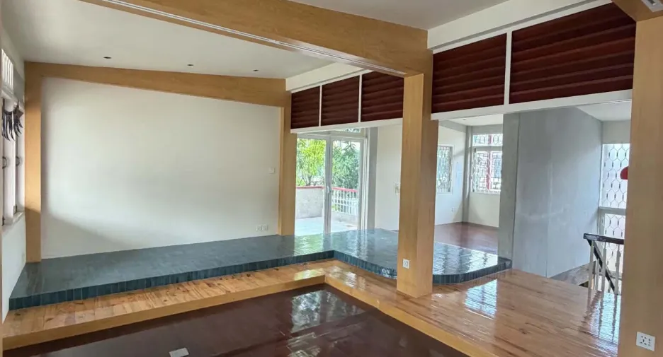 For sale and for rent 2 bedrooms retail Space in Watthana, Bangkok