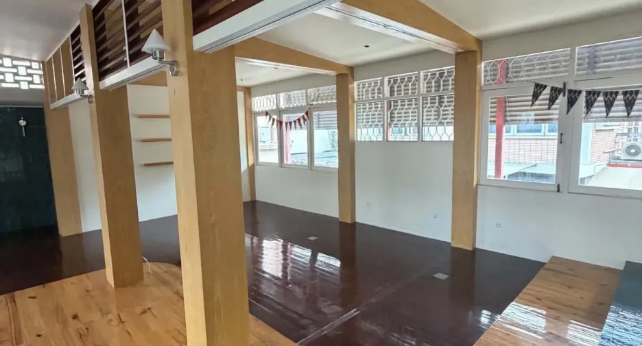For sale and for rent 2 bedrooms retail Space in Watthana, Bangkok
