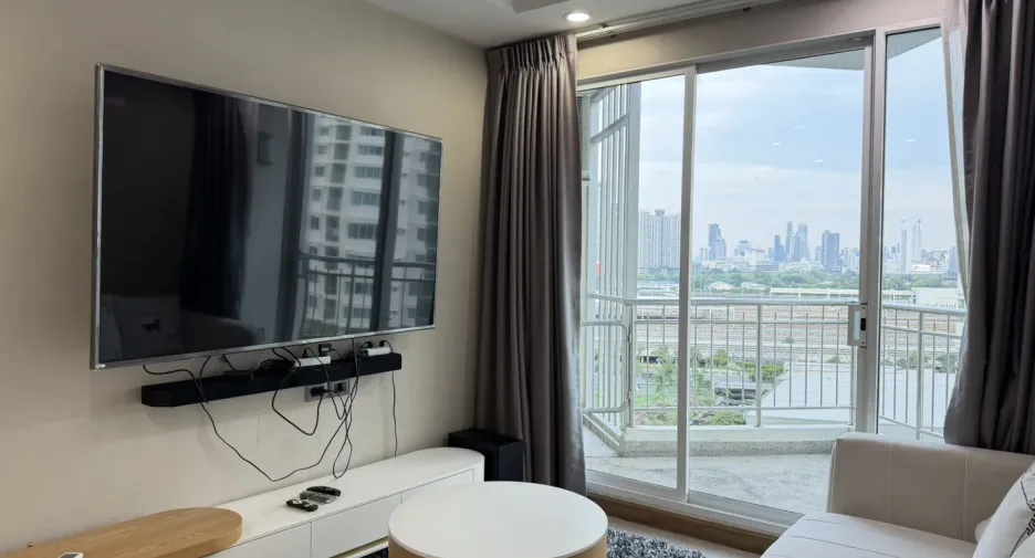 For rent 2 bedrooms condo in Huai Khwang, Bangkok