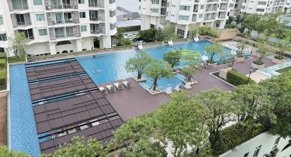 For rent 2 bedrooms condo in Huai Khwang, Bangkok