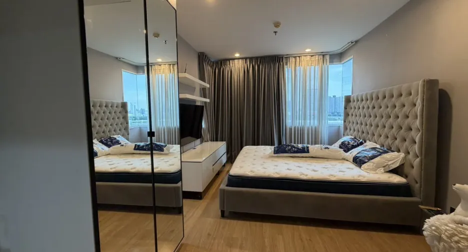 For rent 2 bedrooms condo in Huai Khwang, Bangkok