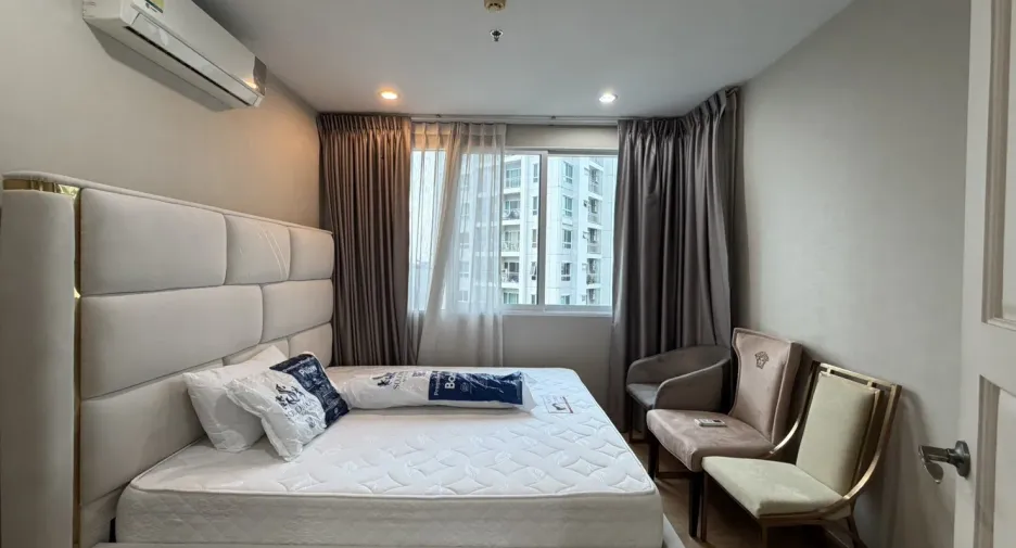 For rent 2 bedrooms condo in Huai Khwang, Bangkok
