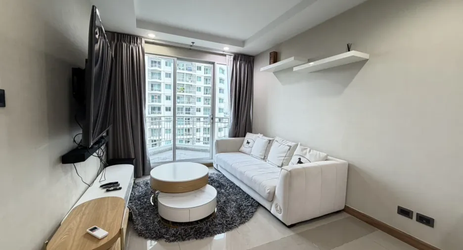 For rent 2 bedrooms condo in Huai Khwang, Bangkok