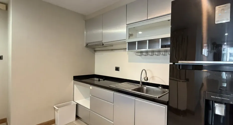 For rent 2 bedrooms condo in Huai Khwang, Bangkok