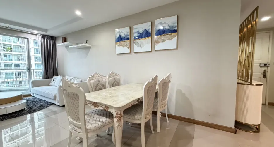 For rent 2 bedrooms condo in Huai Khwang, Bangkok