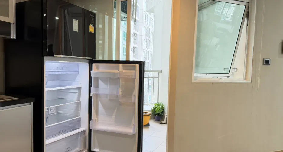 For rent 2 bedrooms condo in Huai Khwang, Bangkok