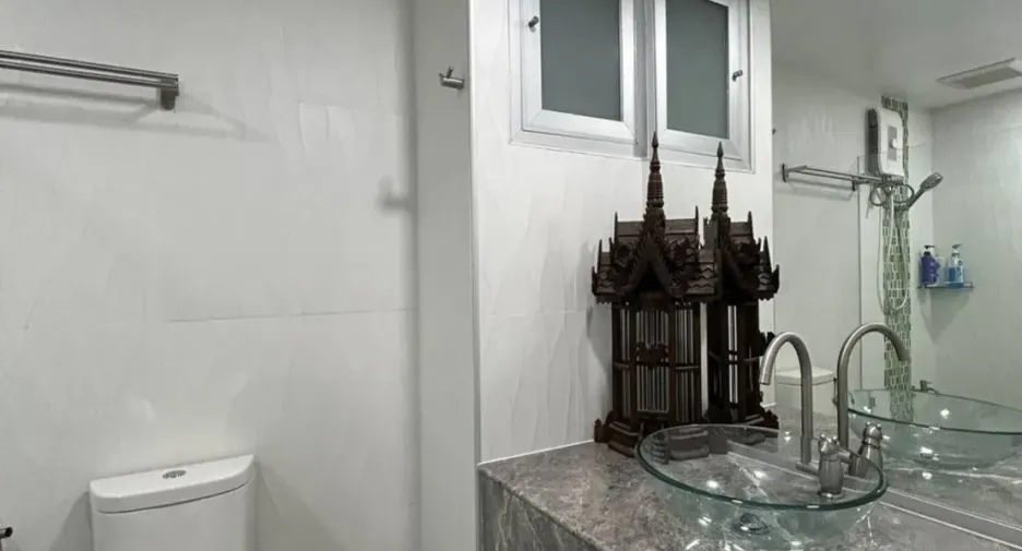 Condo en venta de 4 habitaciones en Bang Kapi, Bangkok