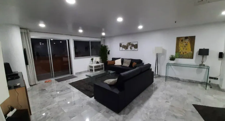 Condo en venta de 4 habitaciones en Bang Kapi, Bangkok