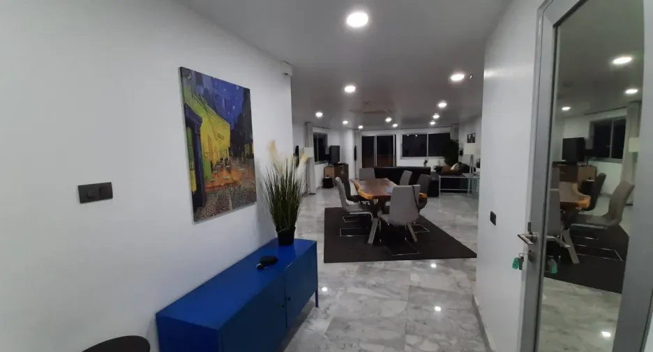 Condo en venta de 4 habitaciones en Bang Kapi, Bangkok