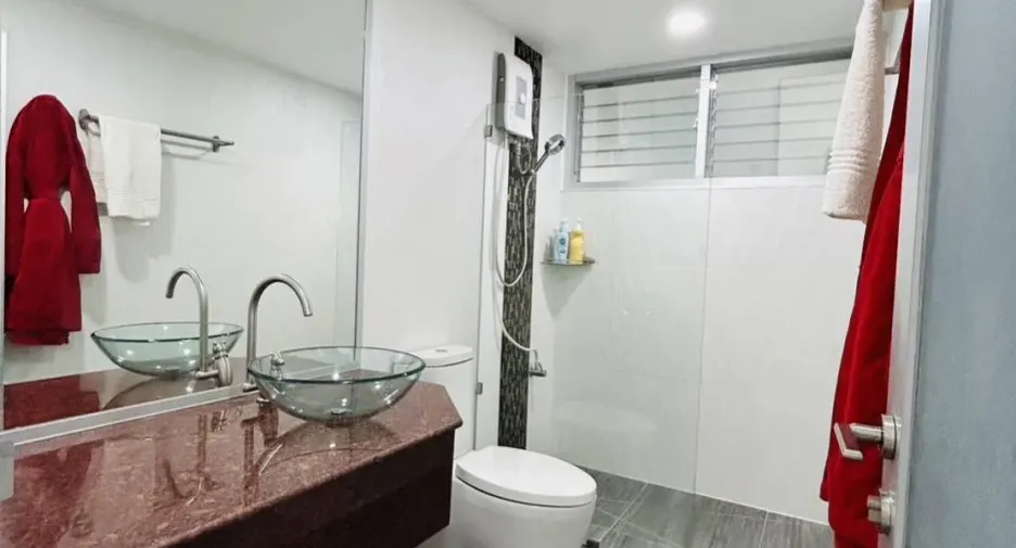 Condo en venta de 4 habitaciones en Bang Kapi, Bangkok