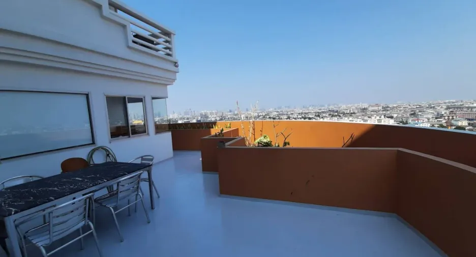 Condo en venta de 4 habitaciones en Bang Kapi, Bangkok