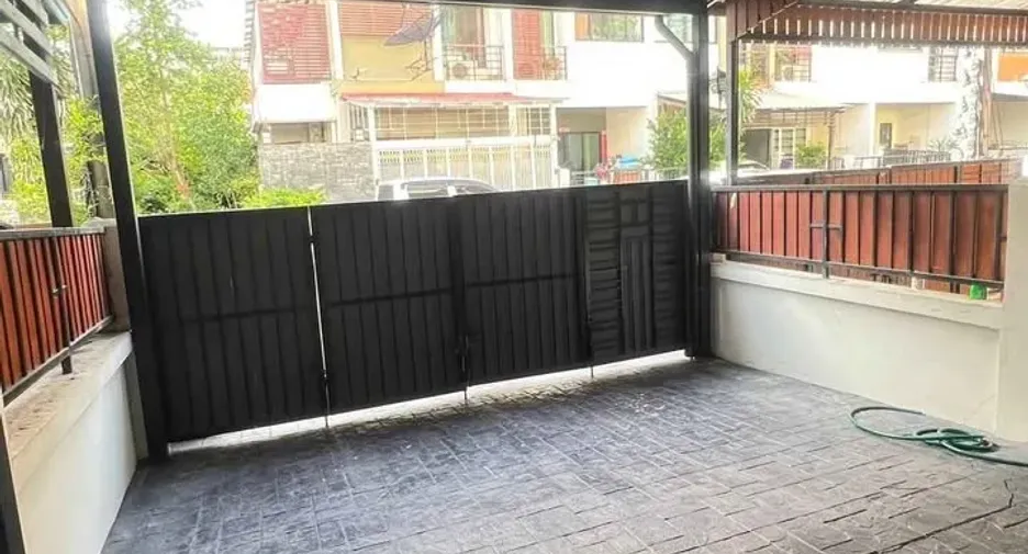 For rent 3 ベッドルーム townhouse in Bang Khae, Bangkok