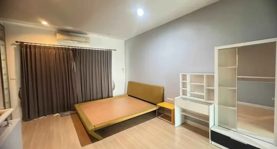 For rent 3 ベッドルーム townhouse in Bang Khae, Bangkok