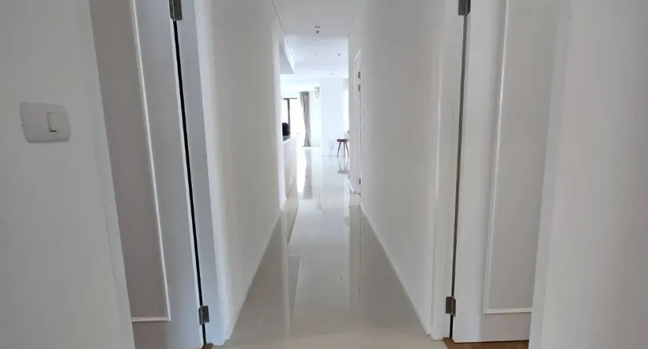 For rent 4 bedrooms condo in Watthana, Bangkok