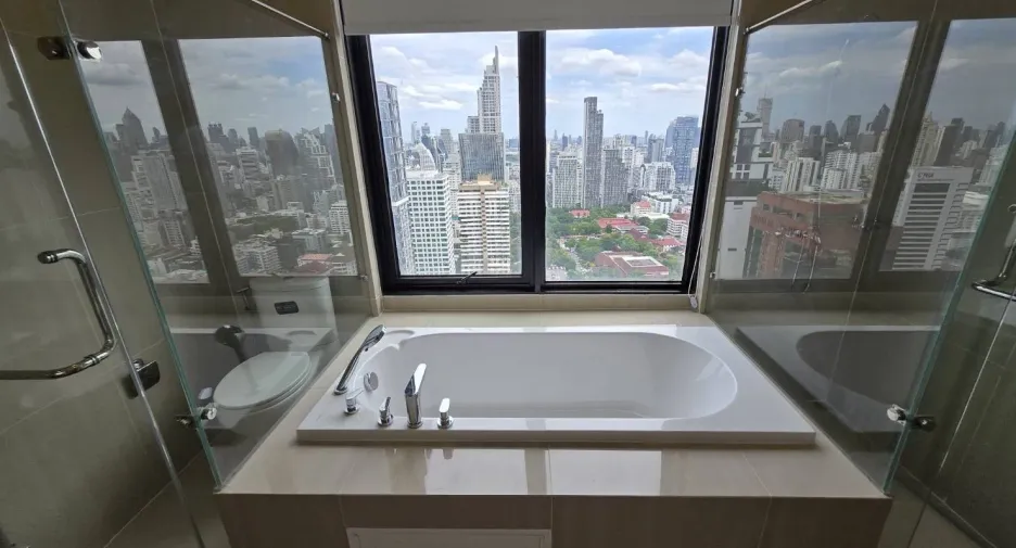 For rent 4 bedrooms condo in Watthana, Bangkok