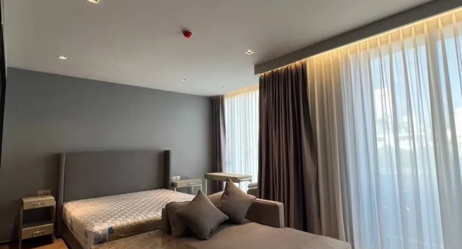 For sale 3 bedrooms condo in Watthana, Bangkok