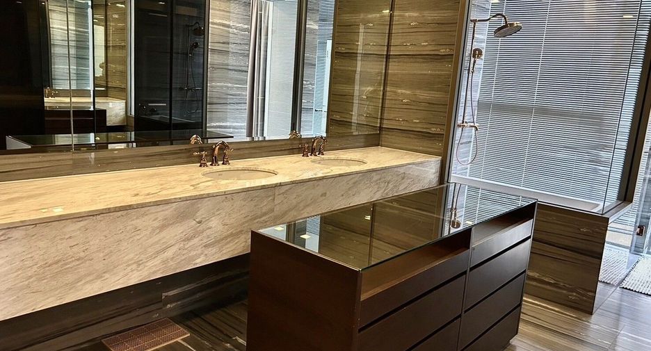 For sale 3 bedrooms condo in Watthana, Bangkok