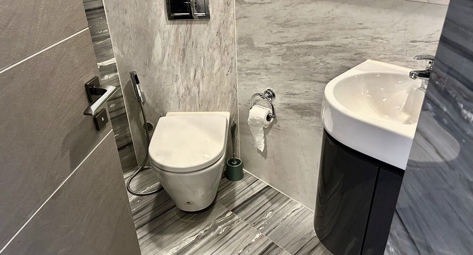 For sale 3 bedrooms condo in Watthana, Bangkok