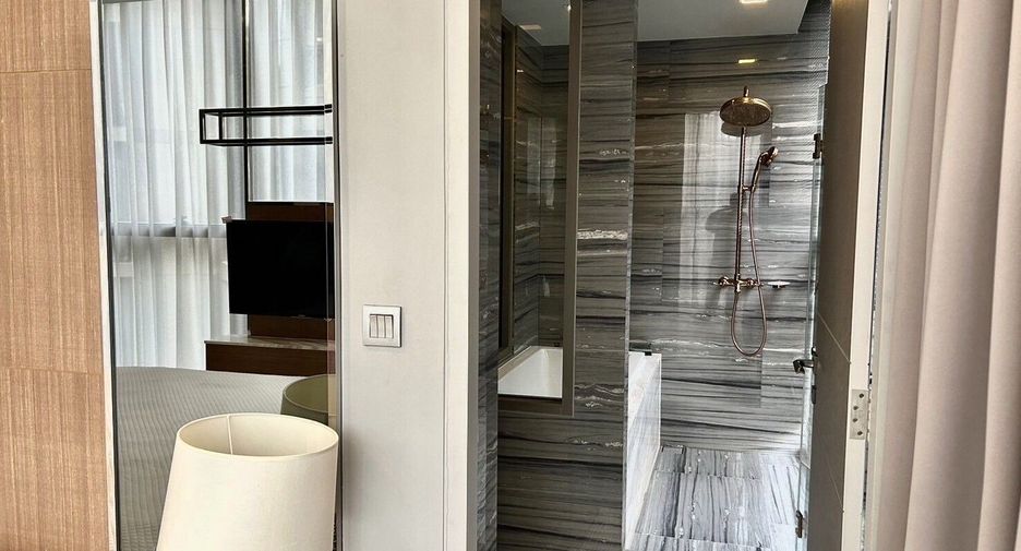 For sale 3 bedrooms condo in Watthana, Bangkok