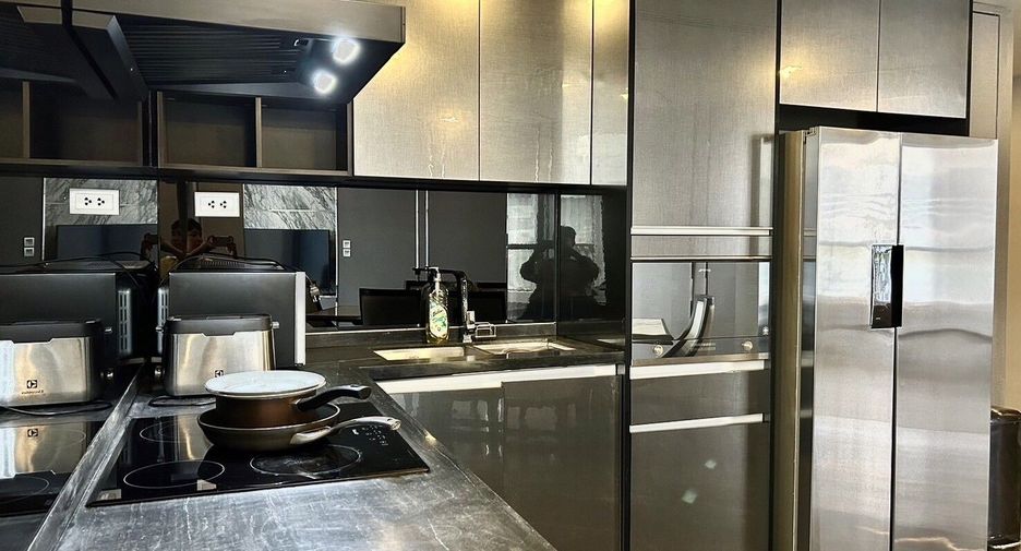 For sale 3 bedrooms condo in Watthana, Bangkok