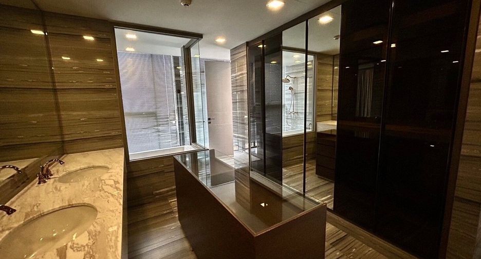 For sale 3 bedrooms condo in Watthana, Bangkok