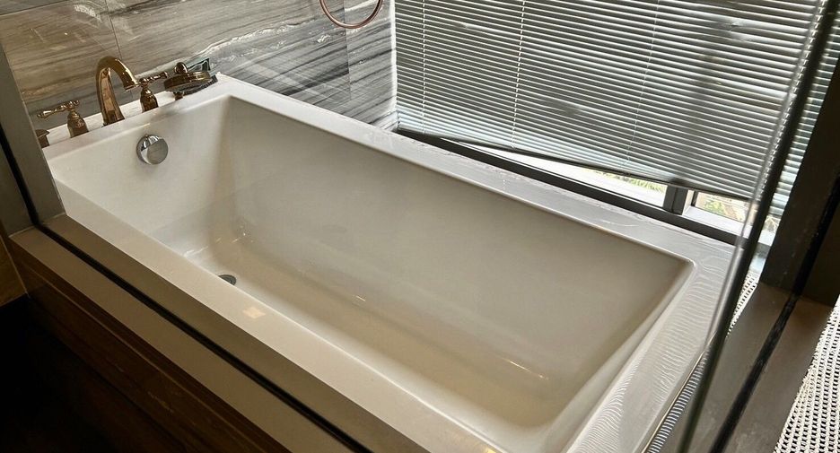 For sale 3 bedrooms condo in Watthana, Bangkok