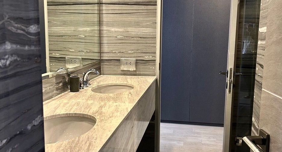 For sale 3 bedrooms condo in Watthana, Bangkok
