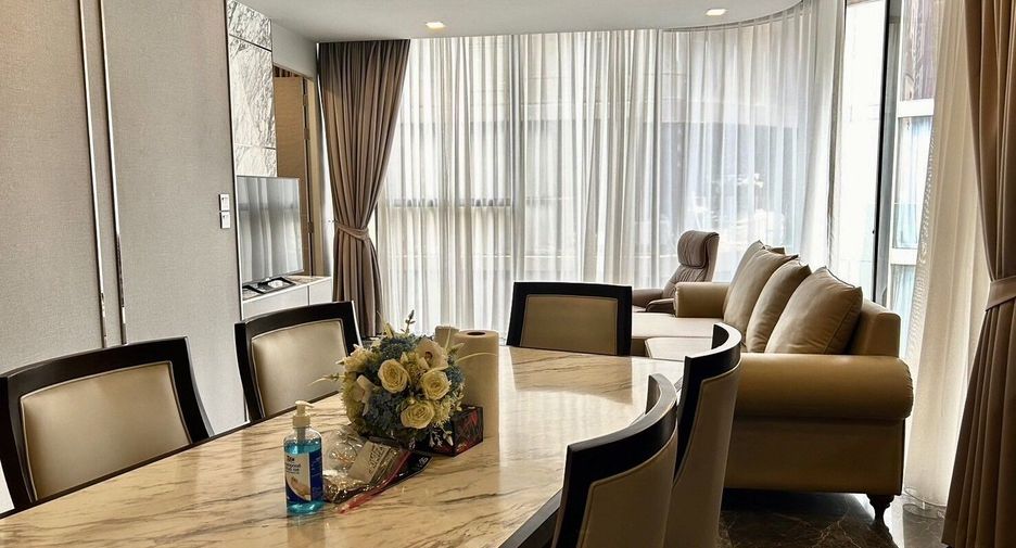 For sale 3 bedrooms condo in Watthana, Bangkok