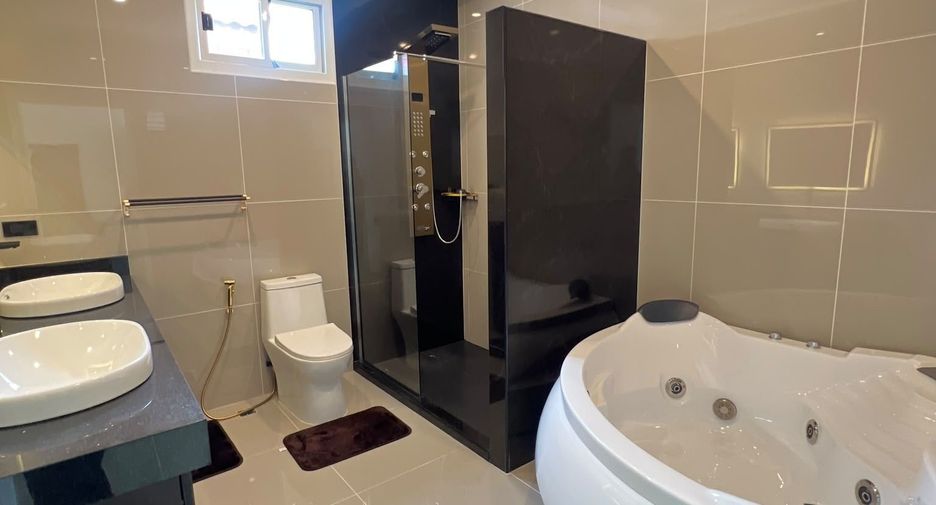 Villa en venta y en alquiler de 6 habitaciones en Bang Lamung, Chonburi
