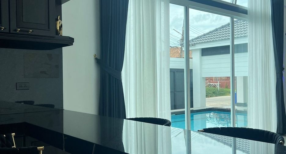 Villa en venta y en alquiler de 6 habitaciones en Bang Lamung, Chonburi