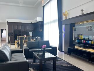 À vendre et à louer 6 chambres villa à Bang Lamung, Chonburi