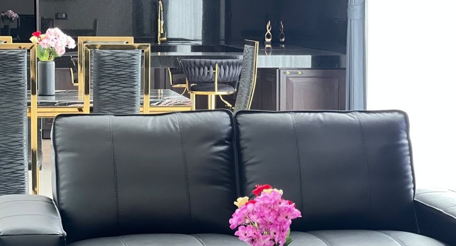 Villa en venta y en alquiler de 6 habitaciones en Bang Lamung, Chonburi