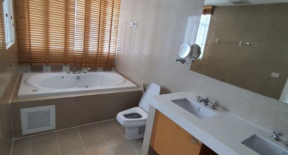 For rent 5 bedrooms condo in Pathum Wan, Bangkok