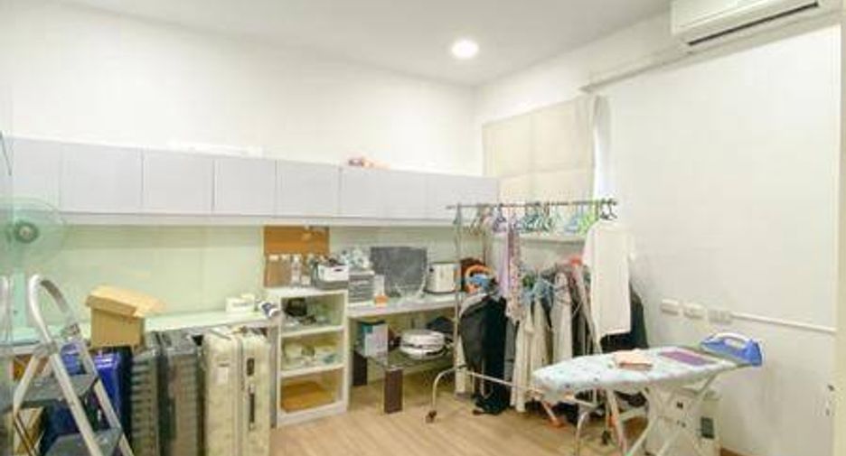For sale 3 bedrooms condo in Ratchathewi, Bangkok