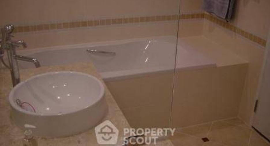 For sale 2 bedrooms condo in Khlong Toei, Bangkok