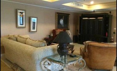 For sale 3 bedrooms condo in Khlong Toei, Bangkok