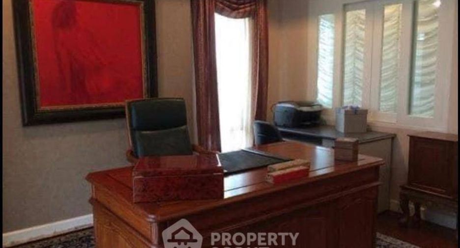 For sale 3 bedrooms condo in Khlong Toei, Bangkok