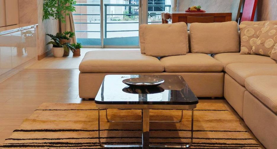 Condo en alquiler de 3 habitaciones en Sathon, Bangkok