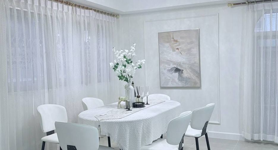 Haus zur Miete mit 6 Zimmer in Huai Khwang, Bangkok
