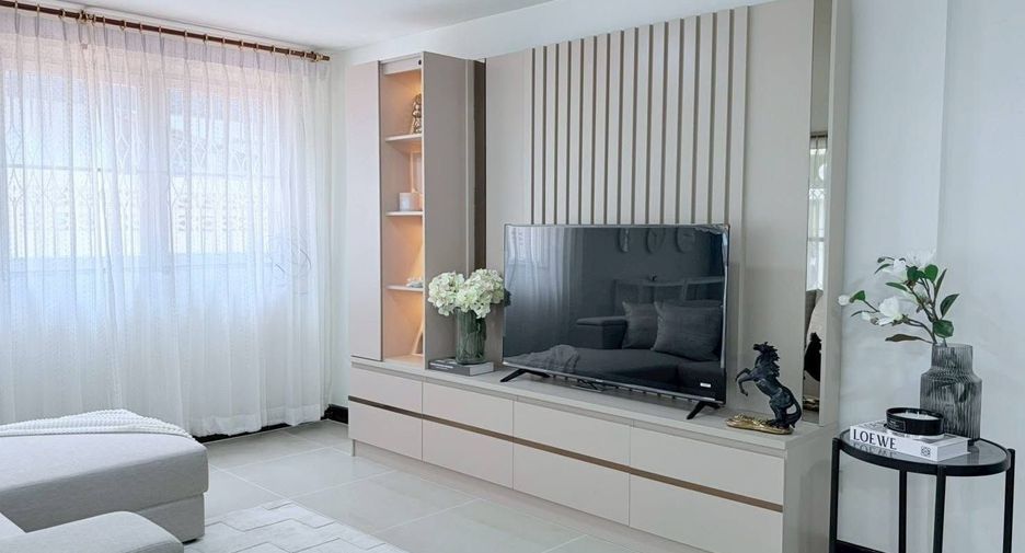 Haus zur Miete mit 6 Zimmer in Huai Khwang, Bangkok