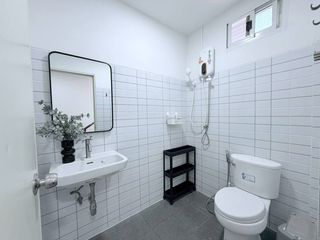 Haus zur Miete mit 6 Zimmer in Huai Khwang, Bangkok