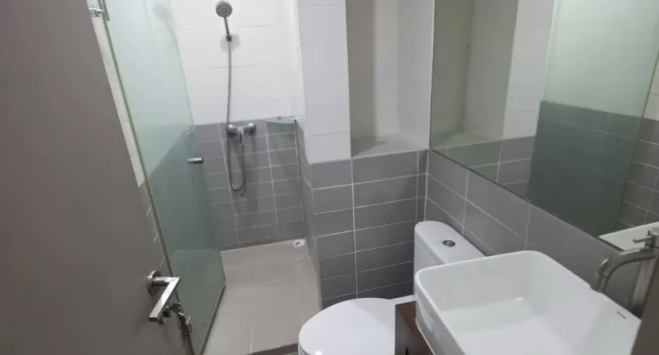 For sale 2 ベッドルーム condo in Phra Khanong, Bangkok