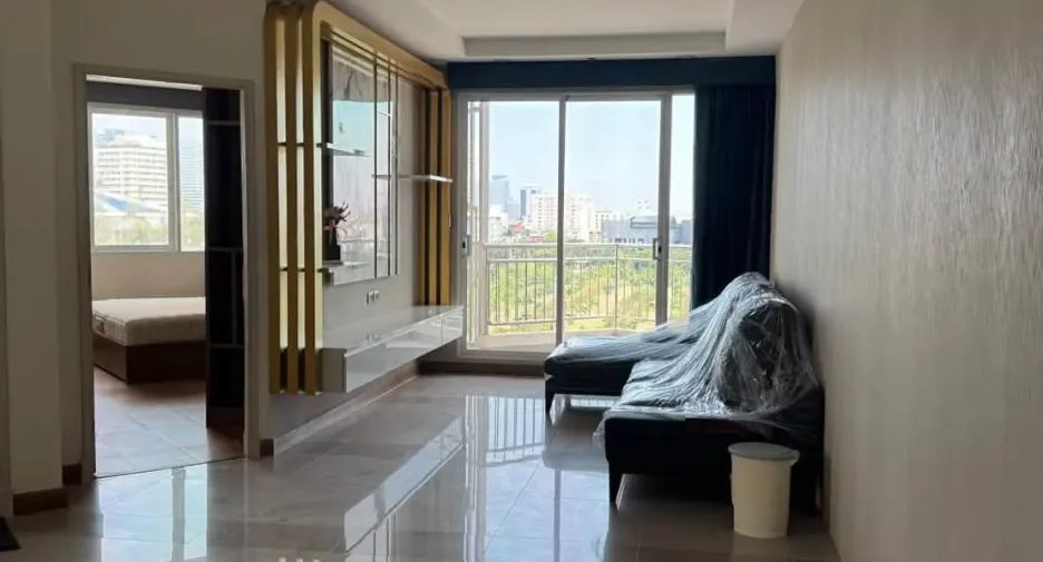 For rent 2 bedrooms condo in Huai Khwang, Bangkok
