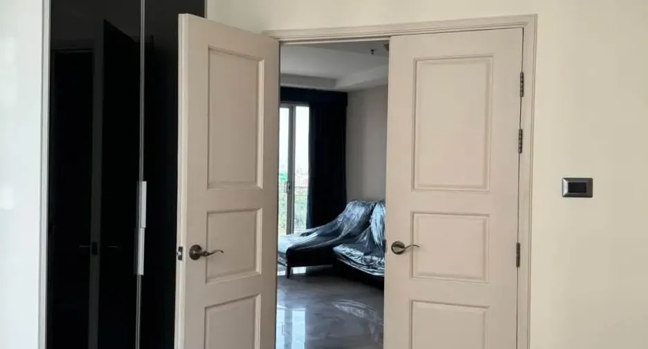 For rent 2 bedrooms condo in Huai Khwang, Bangkok