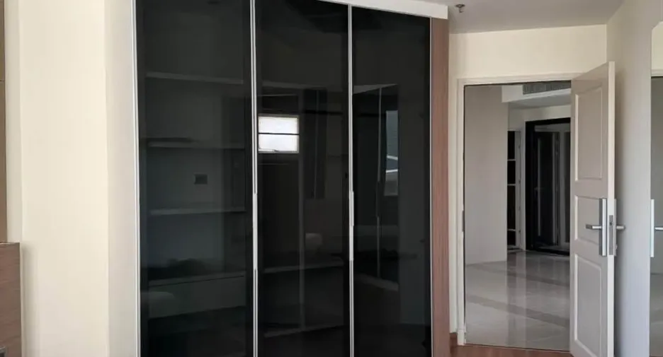 For rent 2 bedrooms condo in Huai Khwang, Bangkok