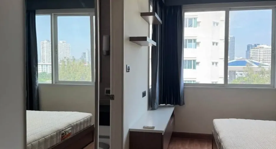 For rent 2 bedrooms condo in Huai Khwang, Bangkok