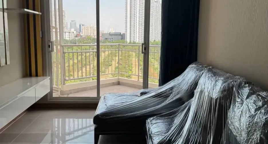 For rent 2 bedrooms condo in Huai Khwang, Bangkok