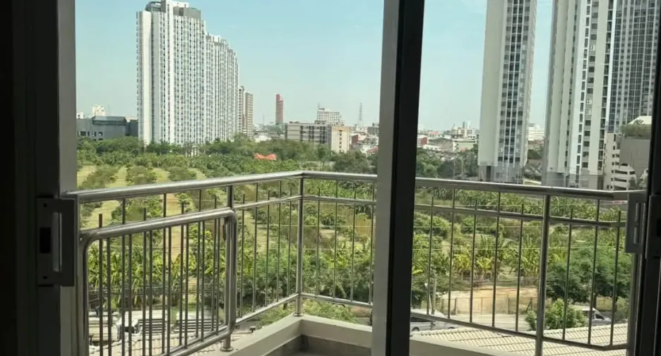 For rent 2 bedrooms condo in Huai Khwang, Bangkok